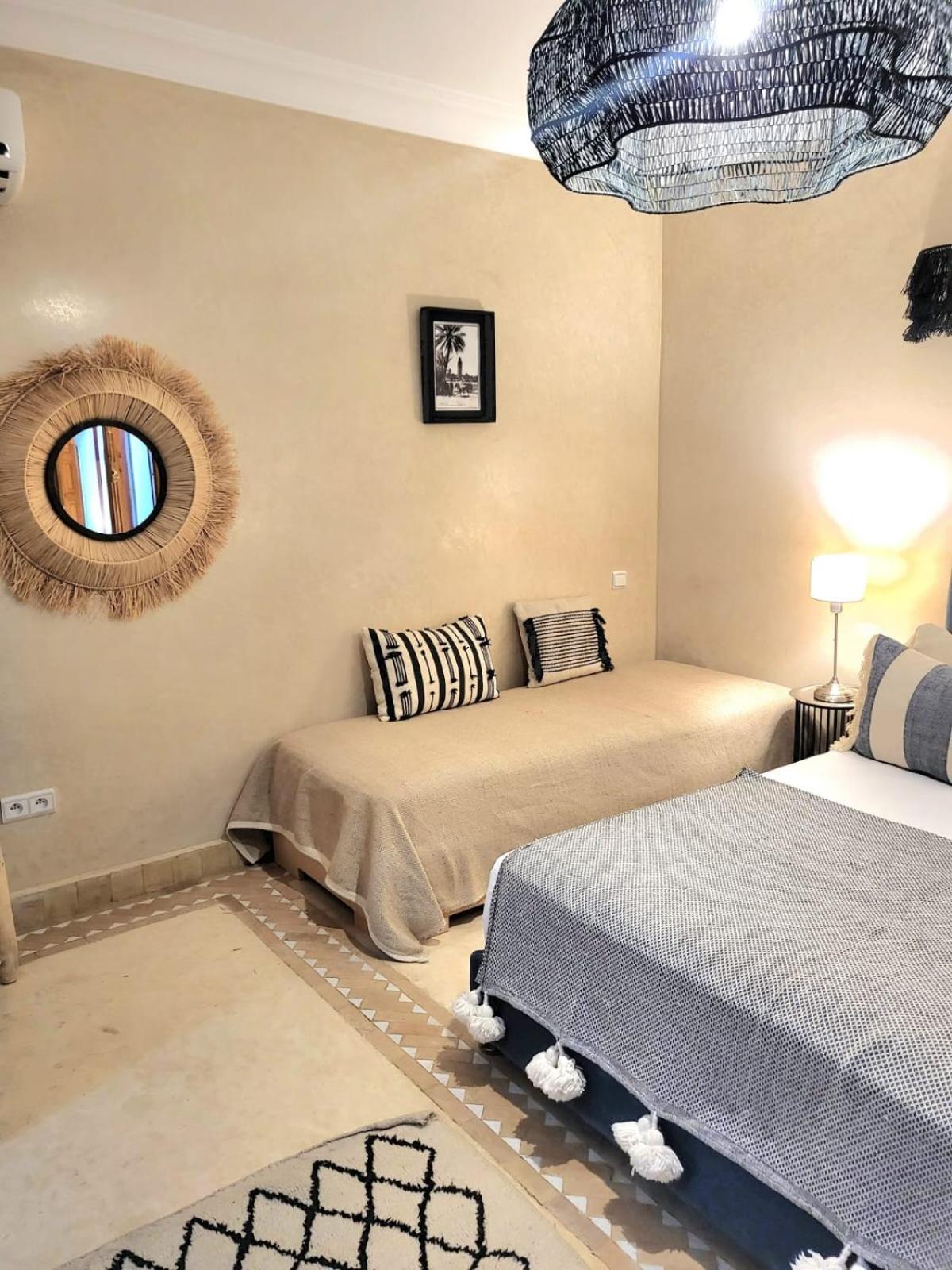 Riad Melilo Avec Piscine Chauffee Marrakesh Exterior foto